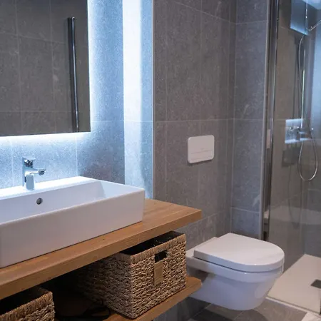Apartment 2 Bedroom With Terrace, Pool, Parking