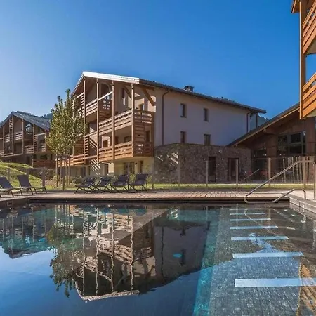 Apartment 2 Bedroom With Terrace, Pool, Parking