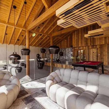 Apartment 2 Bedroom With Terrace, Pool, Parking